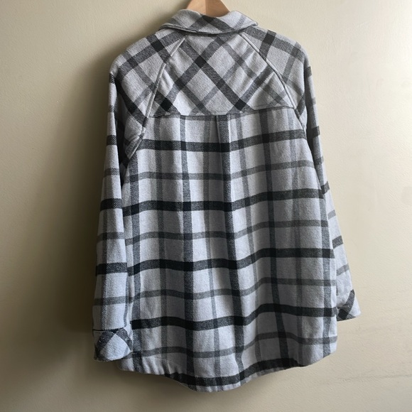Plaid Button-Up shacket jacket - Picture 2 of 4